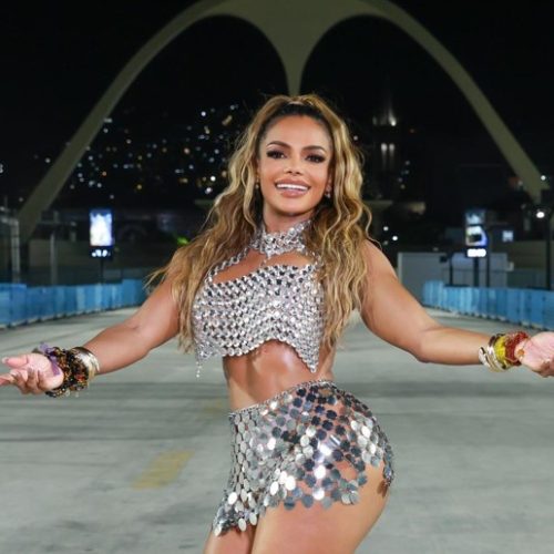 Quitéria Chagas segue como rainha de bateria do Império Serrano
