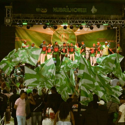 Império Serrano classifica quatro sambas à final do próximo sábado (18)